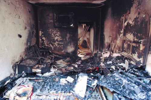 九旬老人忘关燃气阀门 早起开灯引发爆炸