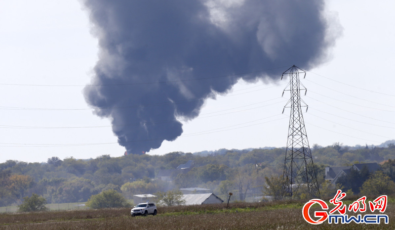 美国：雪佛龙天然气管道爆炸 现场浓烟滚滚