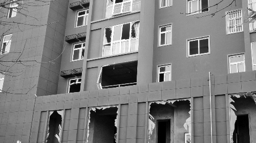 河南一对夫妻看新房时被炸伤 疑因燃气爆燃