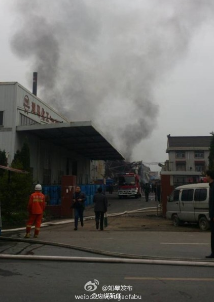江苏南通一化工厂发生爆炸明火已灭4人被救出（图）