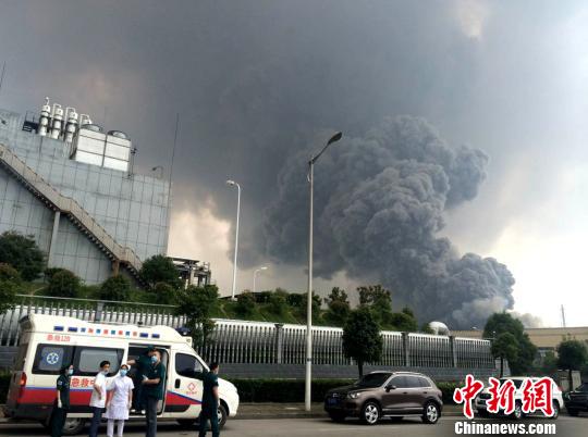 相关部门已赶赴现场 钟新 摄