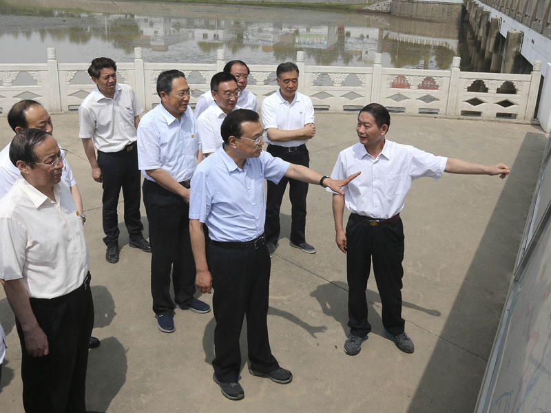 一定要把保障人民生命和财产安全放在第一位