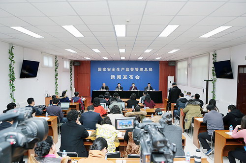 出席新闻发布会7