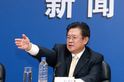 出席新闻发布会5