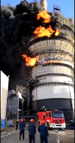 内蒙一在建脱硫吸收塔装置发生火灾