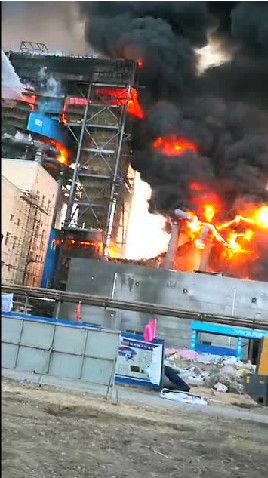 内蒙一在建脱硫吸收塔装置发生火灾