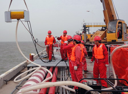 冀东油田开展海管溢油综合应急演练