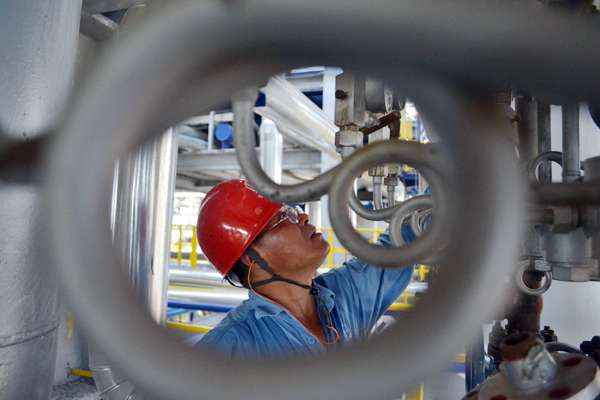 安庆石化首台空冷凝汽式压缩机组开车成功