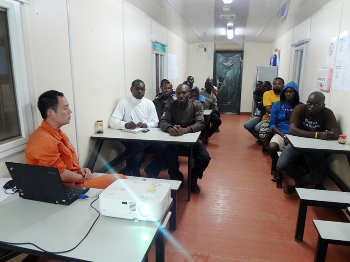 华东石油加蓬项目部组织开展HSE教育培训