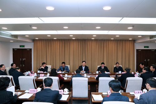 杨栋梁在总局党组中心组(扩大)学习会议上强调