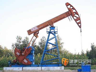 华北采油四厂冬季生产细保养 华北采油四厂冬季生产细保养