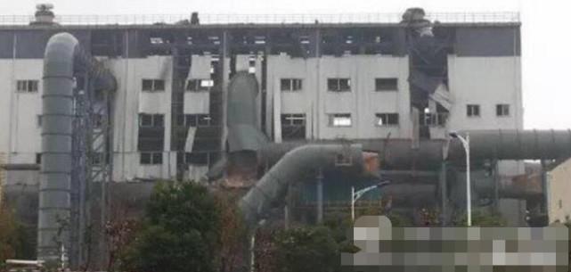 点击图片翻到下一页>> 江苏扬州一钢厂发生爆炸 已致1死18伤